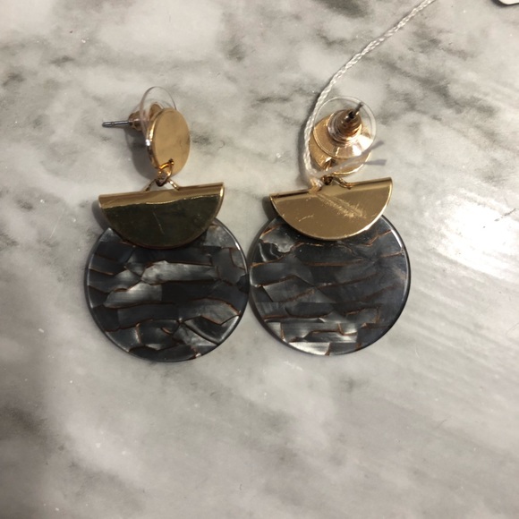 Jewelry - *4/$18! Gray snakeskin acrylic drop stud earring